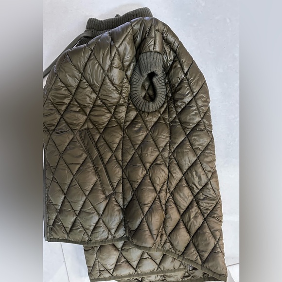 Martha Stewart Olive Green Quilted Vest - Picture 5 of 11